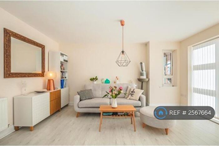 2 Bedroom Flat To Rent In Keepers Court, Maidenhead, SL6