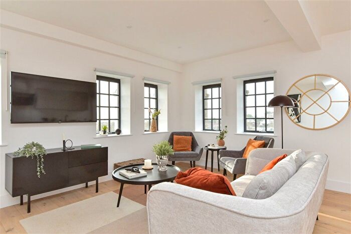 2 Bedroom Flat For Sale In South Street, Brighton, East Sussex, BN41