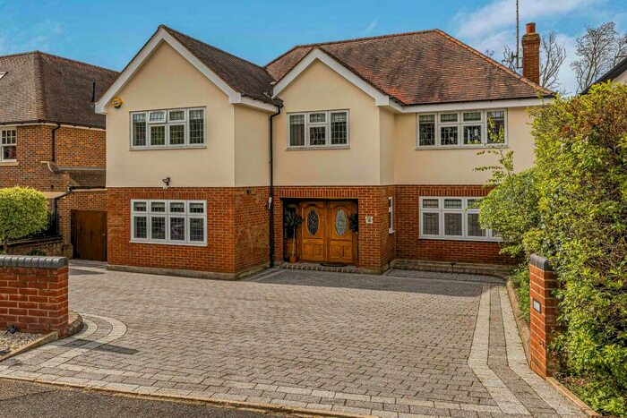 6 Bedroom Detached House For Sale In Mountway, Potters Bar, EN6