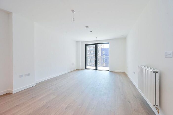 2 Bedroom Flat To Rent In Burlington Road, New Malden, KT3