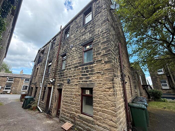 2 Bedroom Cottage To Rent In Wood Street, Steeton, BD20