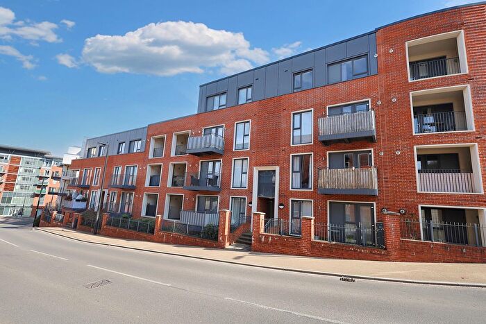 2 Bedroom Flat For Sale In Suffield Hill, High Wycombe, HP11