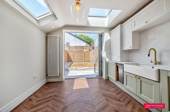 4 Bedroom Semi-Detached House To Rent In Brunswick Crescent, London, N11