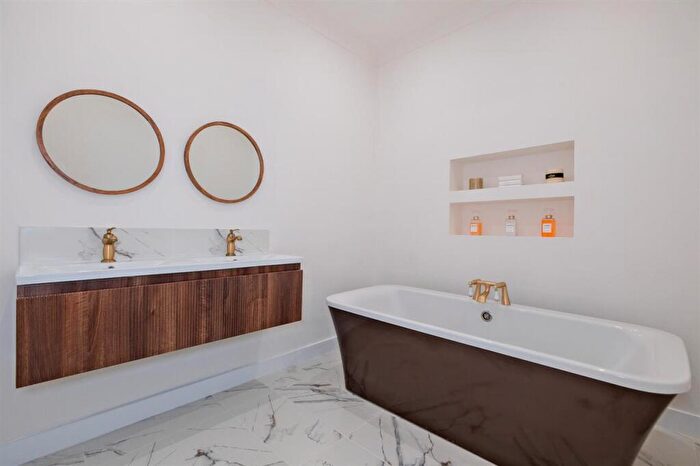 3 Bedroom Apartment For Sale In Quarry Street, Hamilton, ML3