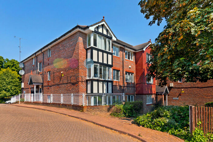 1 Bedroom Flat To Rent In Normanton Road, South Croydon, CR2