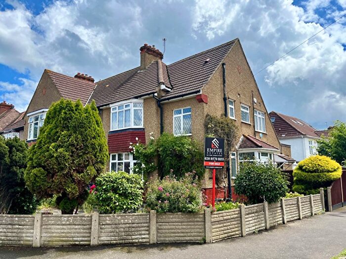 3 Bedroom Semi-Detached House For Sale In Ellington Road, Hounslow, TW3