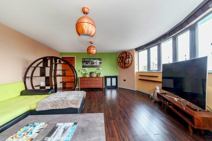 2 Bedroom Flat To Rent In Caledonian Road, London, N7