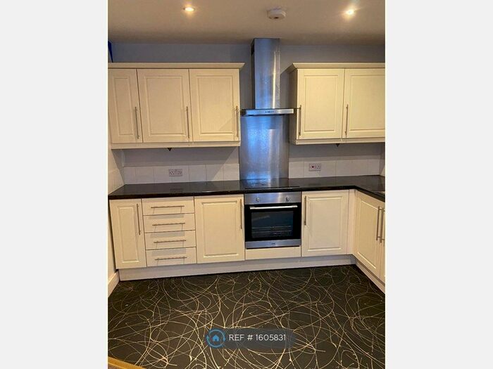 2 Bedroom Flat To Rent In Knowl Street, Stalybridge, SK15