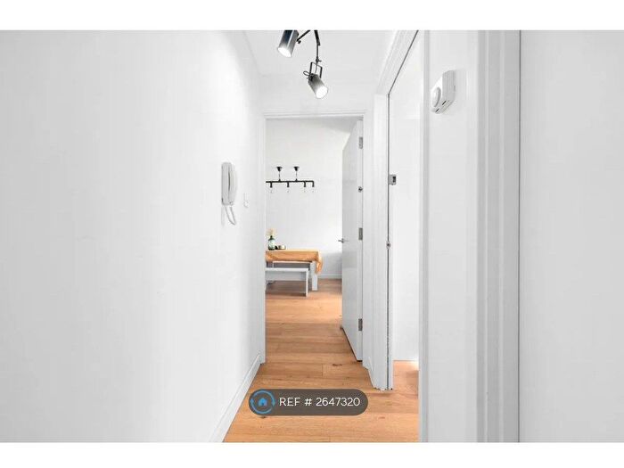 2 Bedroom Flat To Rent In Hackney Road, London, E2