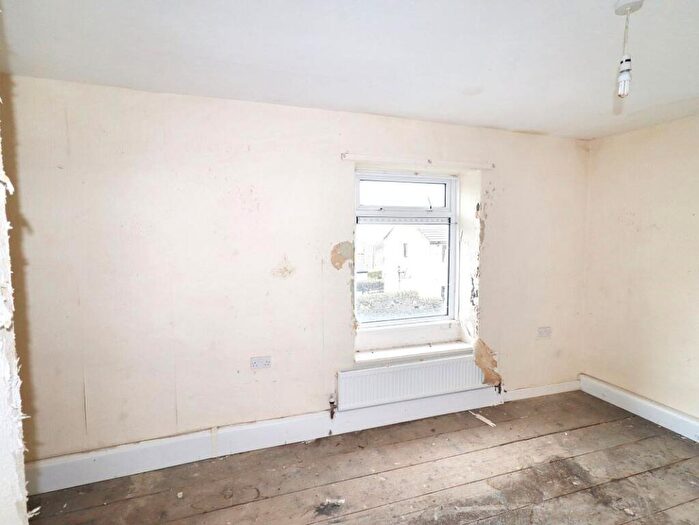 2 Bedroom Terraced House For Sale In Ingrow Lane, Keighley, BD22