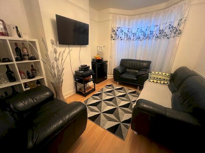 3 Bedroom Terraced House To Rent In Lambourne Road, Ilford, IG3