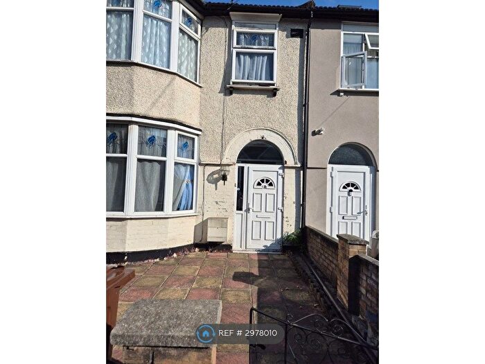 3 Bedroom Terraced House To Rent In Salisbury Avenue, Barking, IG11