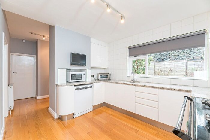 4 Bedroom Detached House For Sale In Beck Lane, Bingley, West Yorkshire, BD16