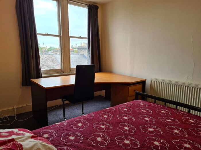 1 Bedroom Flat To Rent In Rooms Available At B Mill Road, Cambridge, CB1