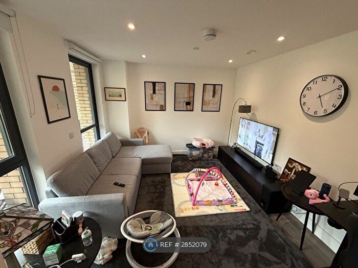 1 Bedroom Flat To Rent In Parkside Avenue, London, SE10