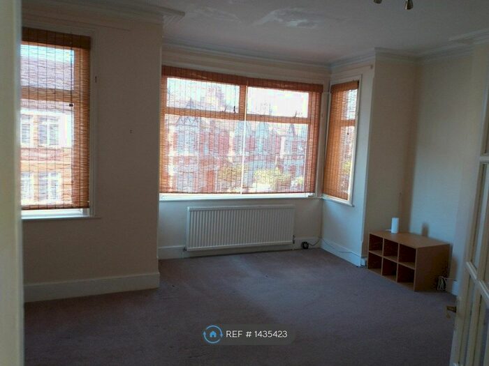 3 Bedroom Flat To Rent In Drayton Road, London, NW10
