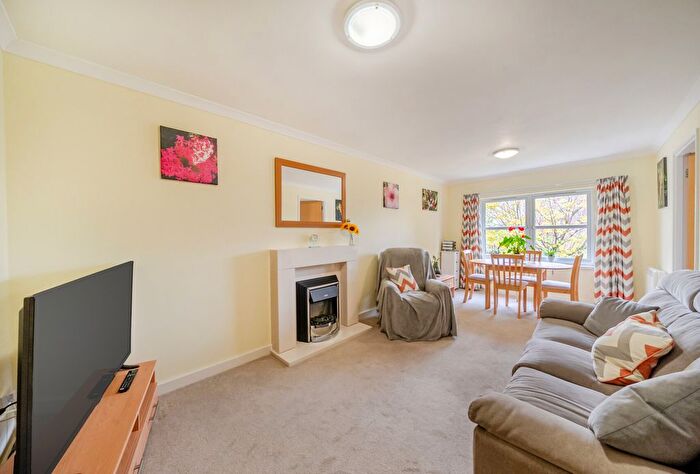 2 Bedroom Flat For Sale In Moorend Park Road, Cheltenham, Gloucestershire, GL53