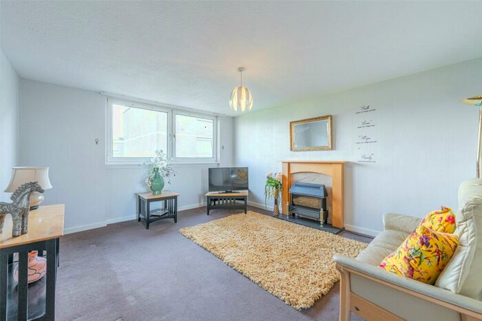 3 Bedroom Flat For Sale In / Calder View, Edinburgh, EH11