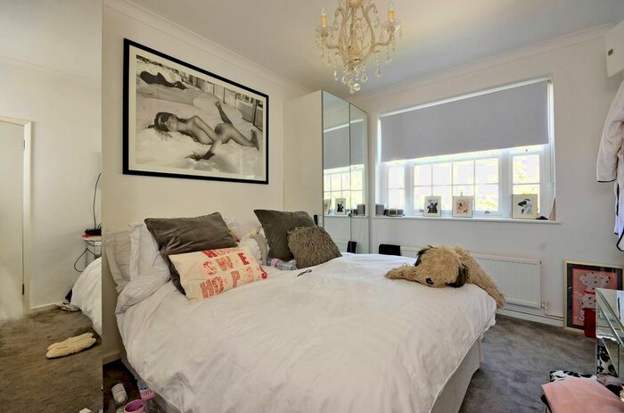 3 Bedroom Flat To Rent In Cathcart Road, Chelsea, London, SW10