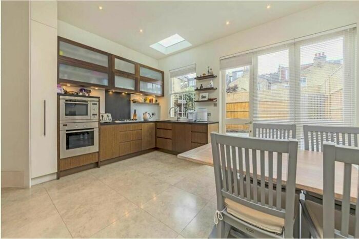 4 Bedroom Property To Rent In Brookfield Road, London, W4