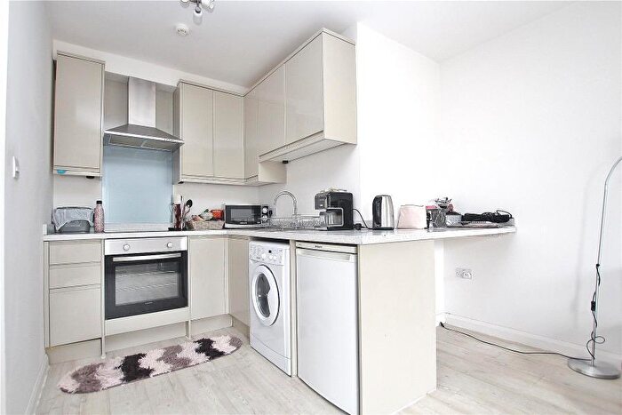 1 Bedroom Apartment To Rent In Knaphill, Woking, GU21