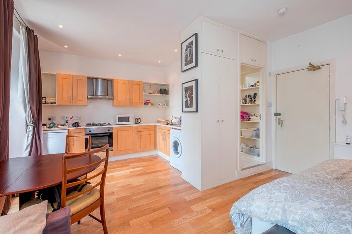 Studio To Rent In Kensington High Street, Kensington, W8