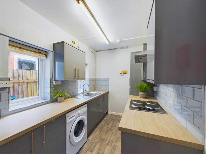 3 Bedroom House Of Multiple Occupation To Rent In Cumberland Road, Loughborough- Inc Bills Option, LE11