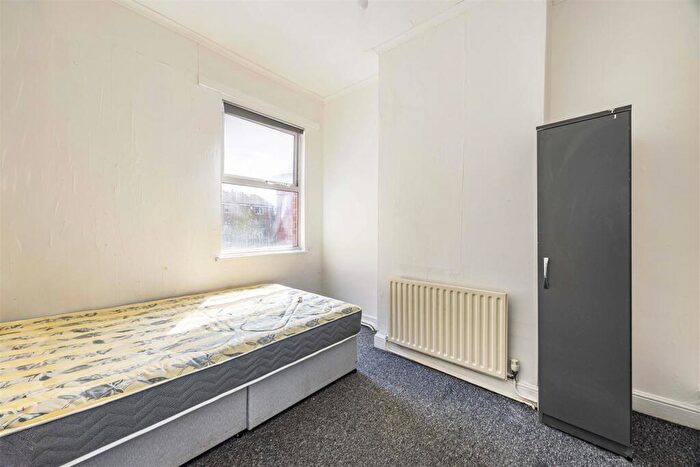 2 Bedroom House To Rent In Chelmsford Road, Nottingham, NG7