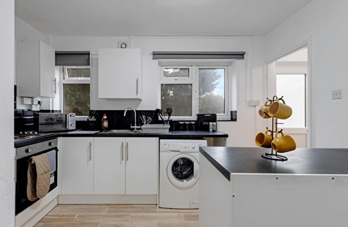 3 Bedroom Semi-Detached House To Rent In Stanhope Road, Croydon, CR0