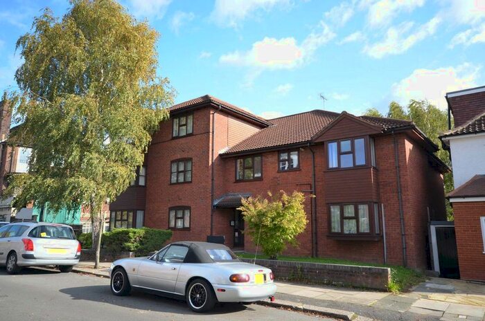 1 Bedroom Flat To Rent In Rundell Crescent, London, NW4