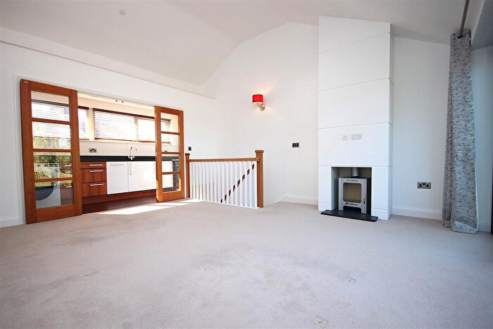 2 Bedroom Town House To Rent In Pavilion Terrace, Leatherhead, KT22
