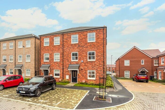 4 Bedroom End Of Terrace House To Rent In Toye Avenue, London, N20