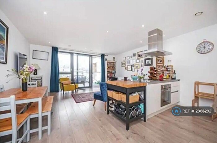 2 Bedroom Flat To Rent In Cornhill House, London, E3