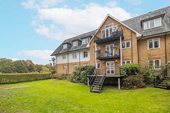 2 Bedroom Flat To Rent In Manor Road, Teddington, TW11