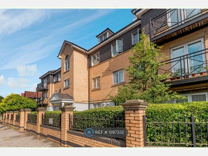 3 Bedroom Flat To Rent In Kenton Road, Harrow, HA3