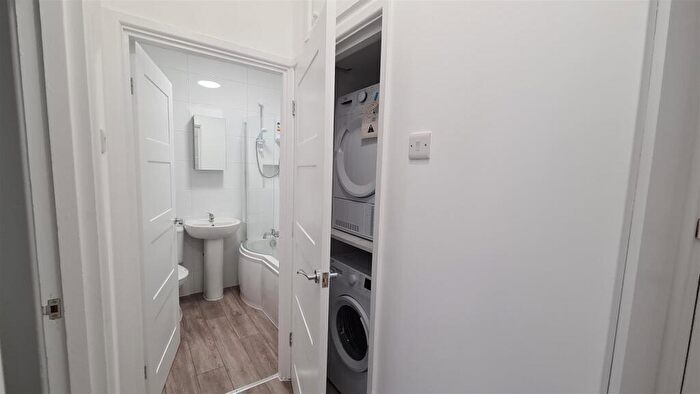 1 Bedroom Flat To Rent In Chatham Grove, West Didsbury, Manchester, M20