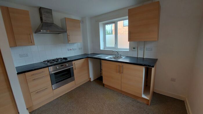 2 Bedroom Flat To Rent In Lockview Court, Hemel Hempstead, HP3