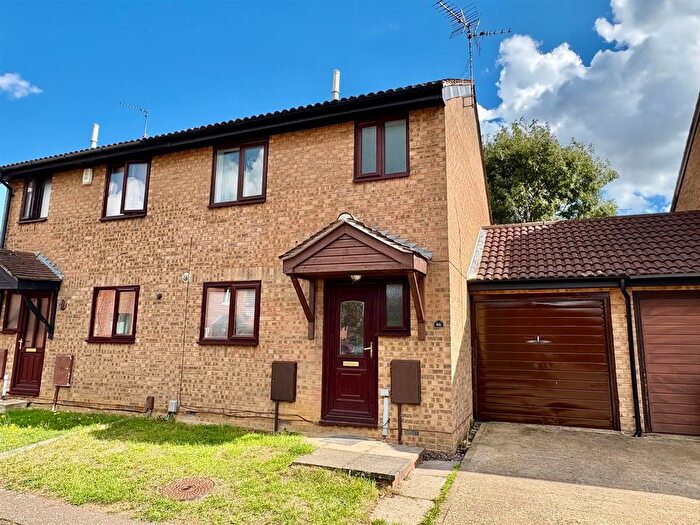 3 Bedroom Semi-Detached House For Sale In Hadrians Court, Peterborough, PE2