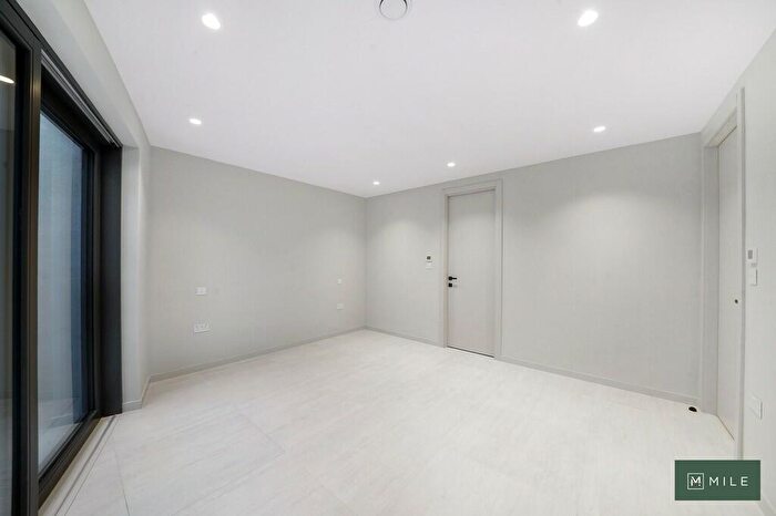 4 Bedroom Mews To Rent In Rigeley Road, London, NW10