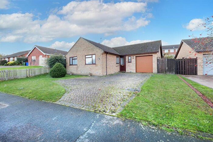 3 Bedroom Detached Bungalow For Sale In Dukes Drive, Halesworth, IP19