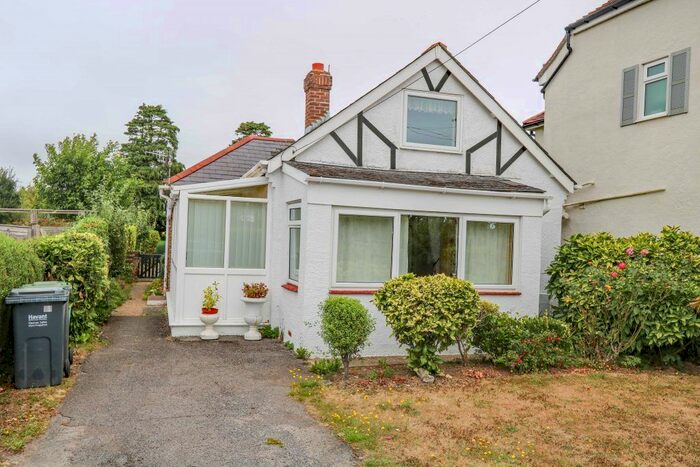 1 Bedroom Detached Bungalow For Sale In Victoria Road, Hayling Island, PO11