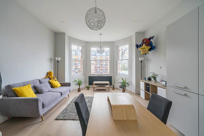 2 Bedroom Flat To Rent In Shoot Up Hill, London, NW2