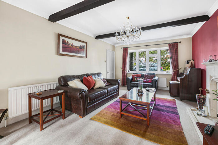 4 Bedroom Detached House For Sale In The Grove, Brookmans Park, AL9