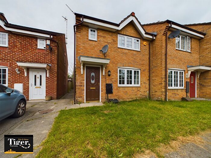 3 Bedroom Semi-Detached House To Rent In Royal Drive, Fulwood, Preston, PR2