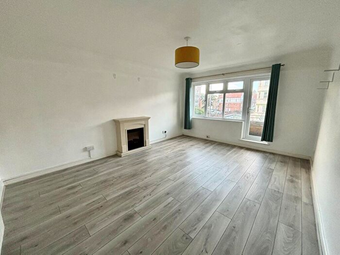 2 Bedroom Bungalow To Rent In Boscombe Spa Road, Bournemouth, BH5