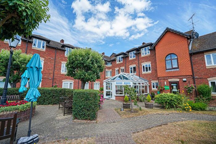 2 Bedroom Flat For Sale In Millstream Way, Leighton Buzzard, LU7