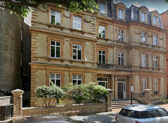 3 Bedroom Flat To Rent In Addison Road, Holland Park, London, W14