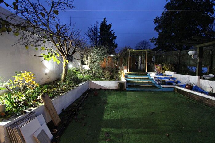 5 Bedroom End Of Terrace House To Rent In Southwood Drive, Surbiton, KT5