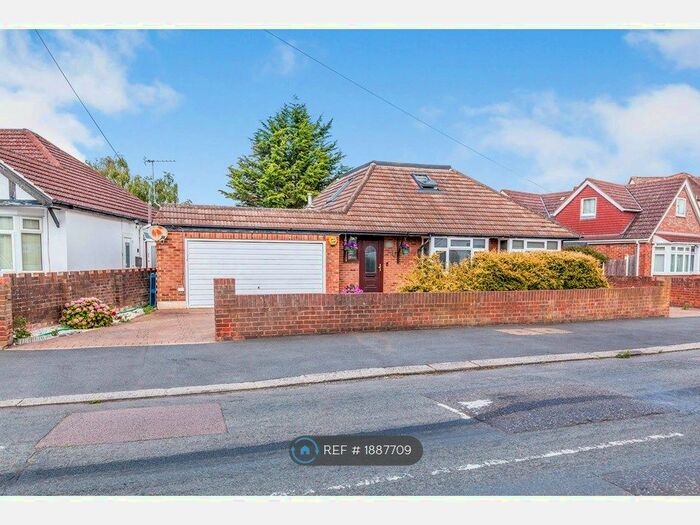 4 Bedroom Bungalow To Rent In Station Crescent, Ashford, TW15