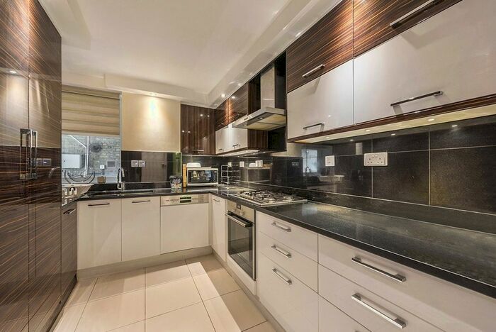 3 Bedroom Flat To Rent In Macready House, W1H
